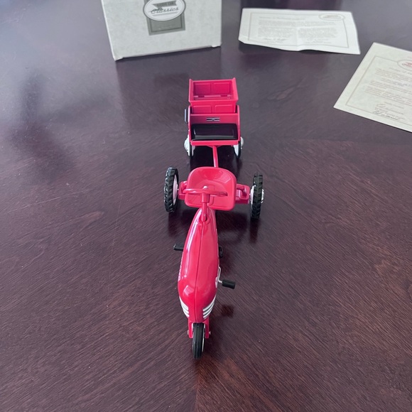 Hallmark Kiddie Car Classics Murray Tractor & Trailer - Picture 4 of 8